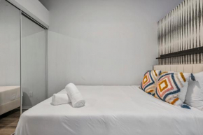 Elegant Studio Getaway in Old Town